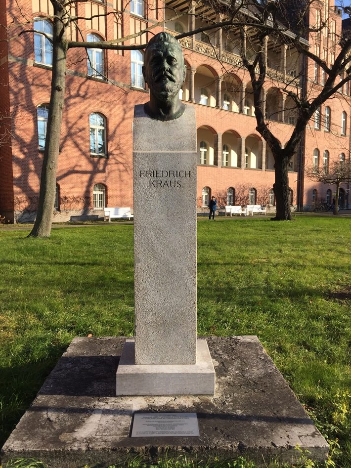 Friedrich%20Kraus%20bust%2C%20Berlin%20-%2001.jpg